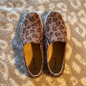 cheetah slip on’s! some scuffing/marks.